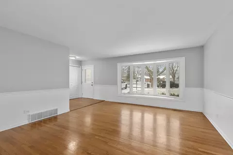 Living - 2018 E Seneca Ln, Mount Prospect, IL 60056 photo 1 of 3