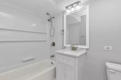 Bath - 2018 E Seneca Ln, Mount Prospect, IL 60056 photo 1 of 4