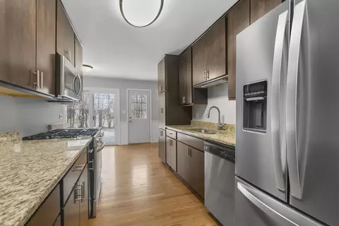Kitchen - 2018 E Seneca Ln, Mount Prospect, IL 60056 photo 2 of 2