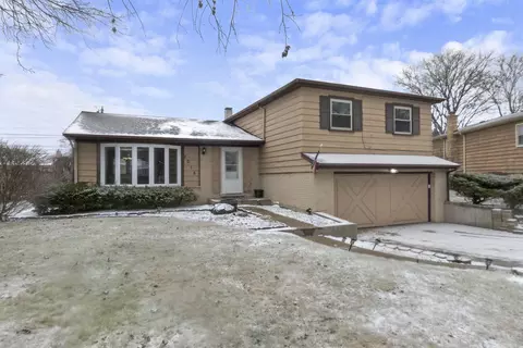 2018 E Seneca Ln, Mount Prospect, IL 60056