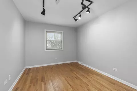 Bedroom - 2018 E Seneca Ln, Mount Prospect, IL 60056 photo 1 of 5