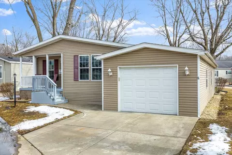 1075 Lakewood Rd, Elgin, IL 60123