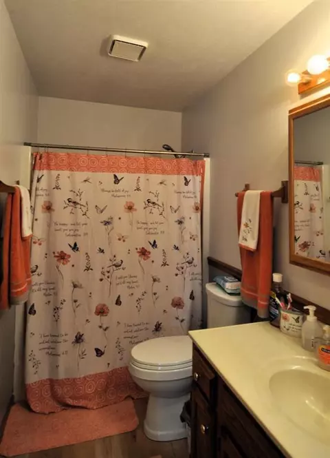 Bath - 7096 Rye Ridge Trl, Cherry Valley, IL 61016 photo 2 of 2