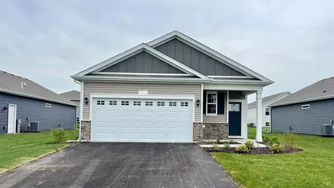 986 Eineke Blvd, Algonquin, IL 60102