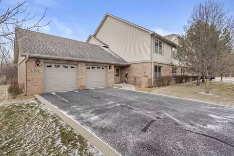 11035 Beacon Ct, Saint John, IN 46373