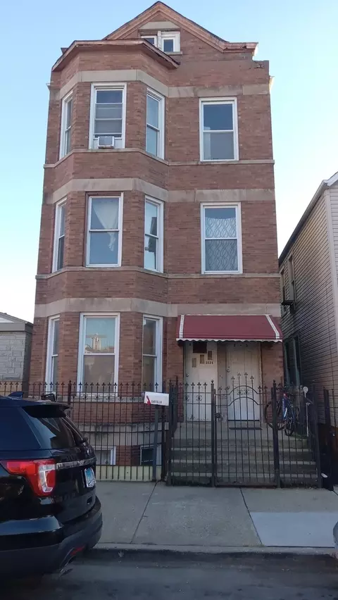 2335 W 21 St, Chicago, IL 60608