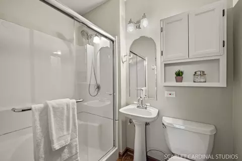 Bath - 514 Cochise Pl, Carol Stream, IL 60188 photo 2 of 2