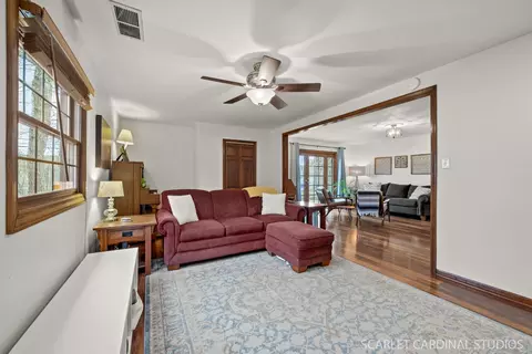 Living - 514 Cochise Pl, Carol Stream, IL 60188 photo 4 of 4