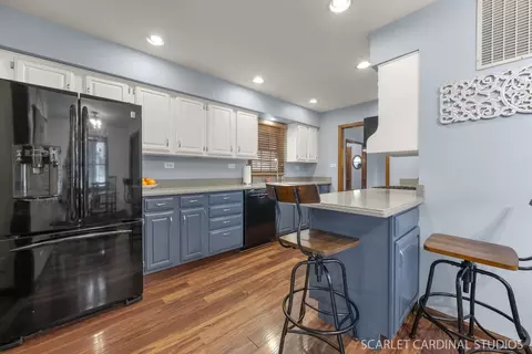 Kitchen - 514 Cochise Pl, Carol Stream, IL 60188 photo 2 of 2