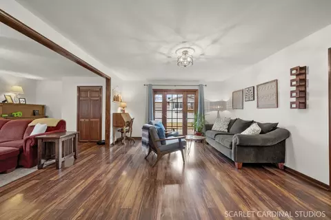 Living - 514 Cochise Pl, Carol Stream, IL 60188 photo 1 of 4