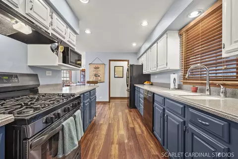 Kitchen - 514 Cochise Pl, Carol Stream, IL 60188 photo 1 of 2