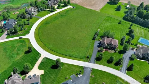 13 Derek Dr, Elburn, IL 60119