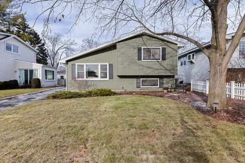 1607 Elm St, Wheaton, IL 60189