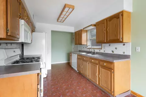 110 E 83rd St, Chicago, IL 60619 photo 9