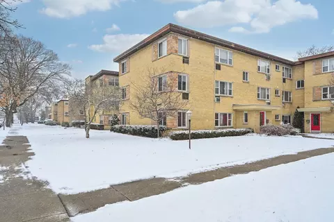 2119 Howard St #3E, Evanston, IL 60202