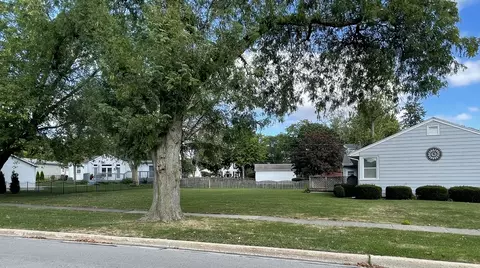 1403 E Illinois St, Wheaton, IL 60187 photo 2