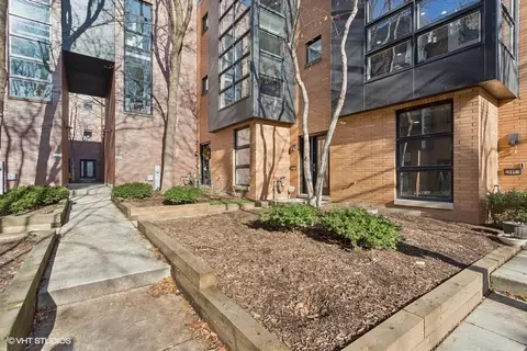 2046 W Willow St #B, Chicago, IL 60647