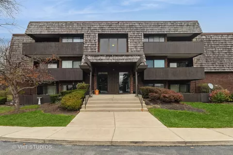 511 Timber Ridge Dr #203B, Carol Stream, IL 60188