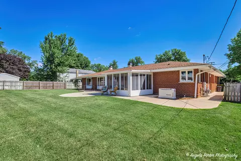 415 Walnut St, Roselle, IL 60172 photo 3