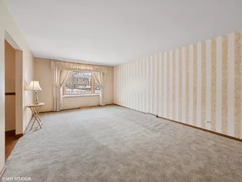 750 Dixon Ct, Hoffman Estates, IL 60192 photo 4