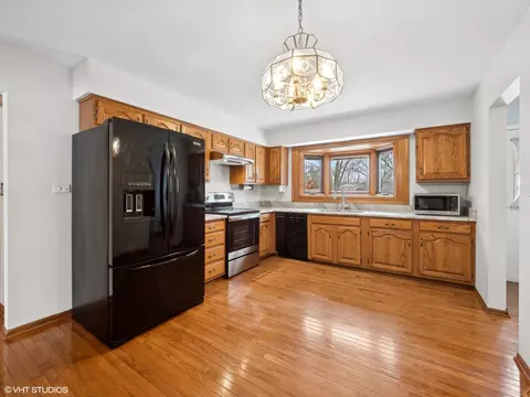 750 Dixon Ct, Hoffman Estates, IL 60192 photo 10