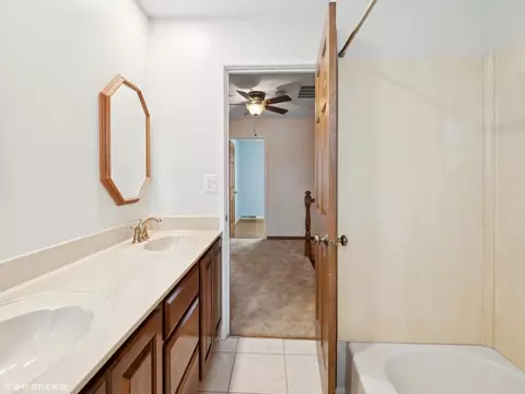 750 Dixon Ct, Hoffman Estates, IL 60192 photo 16