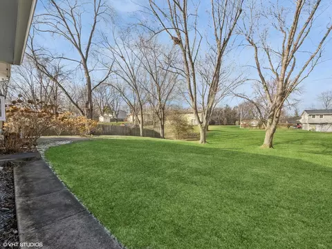 750 Dixon Ct, Hoffman Estates, IL 60192 photo 27