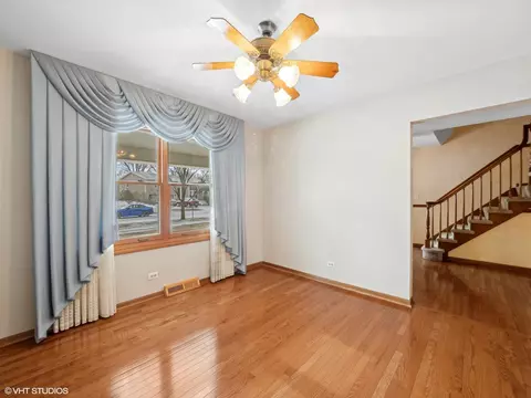 750 Dixon Ct, Hoffman Estates, IL 60192 photo 9