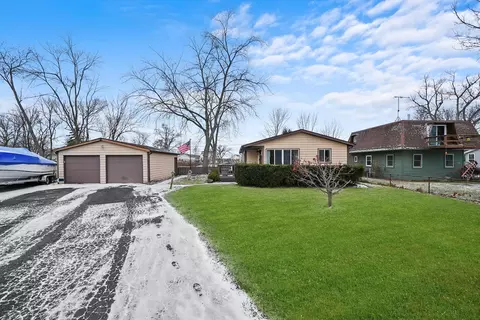 42674 N Lake Dr, Antioch, IL 60002