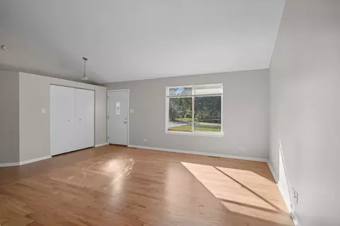 Living - 16119 Homan Ave, Markham, IL 60428 photo 2 of 5