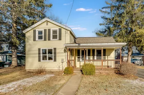 411 E North St, Plano, IL 60545
