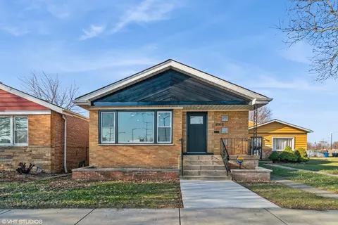 8916 S Essex Ave, Chicago, IL 60617
