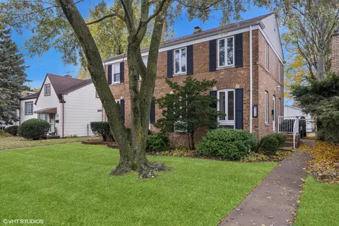 9117 Southview Ave, Brookfield, IL 60513