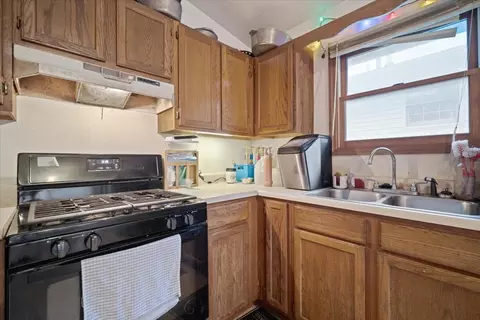 8 Rutherford Ct, Bloomington, IL 61705 photo 6