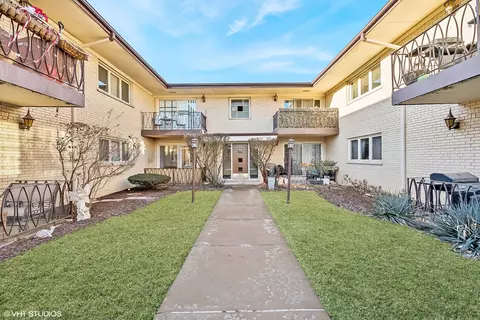 4564 N Milwaukee Ave #105, Chicago, IL 60630