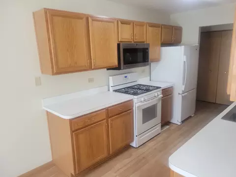 Kitchen - 1722 Willow Circle Dr, Crest Hill, IL 60403 photo 3 of 4
