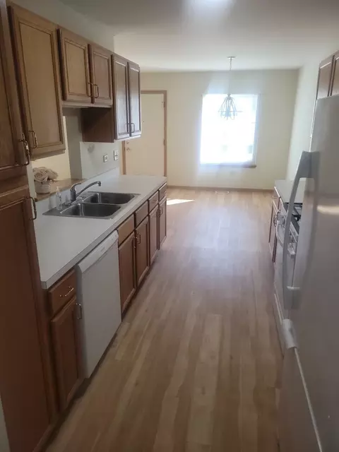Kitchen - 1722 Willow Circle Dr, Crest Hill, IL 60403 photo 2 of 4