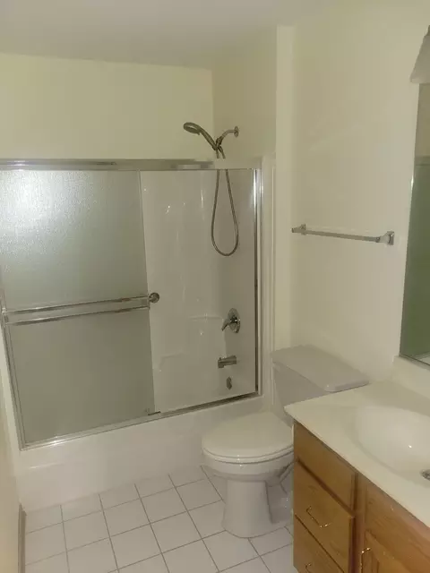 Bath - 1722 Willow Circle Dr, Crest Hill, IL 60403 photo 1 of 3