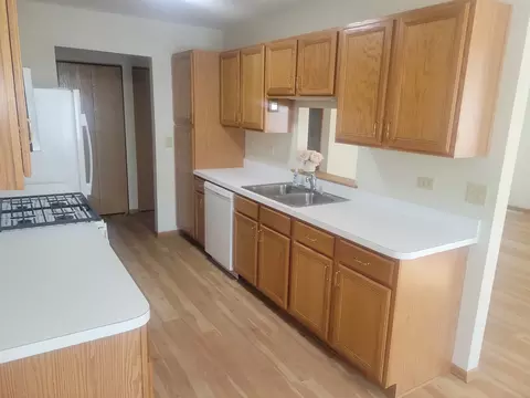 Kitchen - 1722 Willow Circle Dr, Crest Hill, IL 60403 photo 4 of 4