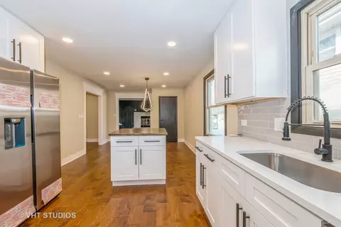 Kitchen - 11030 Daniel Trl, Mokena, IL 60448 photo 5 of 13
