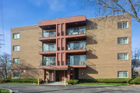 4838 Howard St #308, Skokie, IL 60077