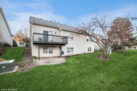 Exterior - 2323 Bluejay Trl, Elgin, IL 60123 photo 2 of 2