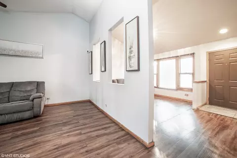 Entry Way - 2323 Bluejay Trl, Elgin, IL 60123 photo 1 of 2