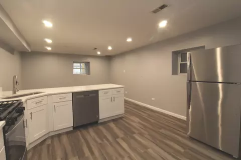 Kitchen - 1530 E 65th Pl, Chicago, IL 60637 photo 4 of 5