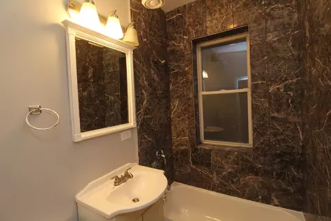 Bath - 1530 E 65th Pl, Chicago, IL 60637 photo 1 of 7
