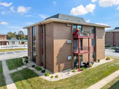 15732 Terrace Dr #R02, Oak Forest, IL 60452