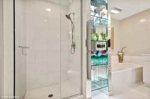 57 E Delaware Pl #2103, Chicago, IL 60611 photo 17