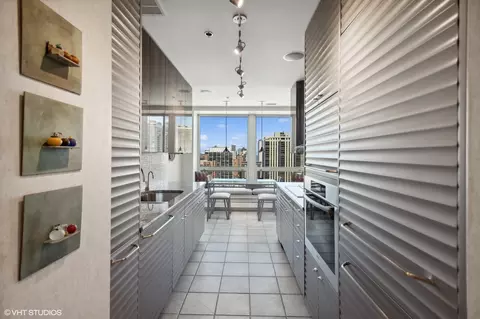 57 E Delaware Pl #2103, Chicago, IL 60611 photo 9