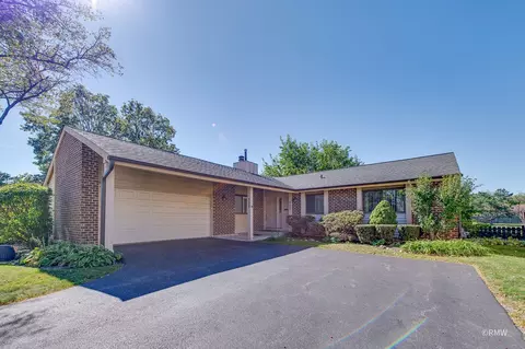 703 Parkview Ct, Roselle, IL 60172