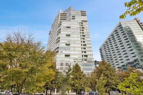 510 W Erie St #1103, Chicago, IL 60654